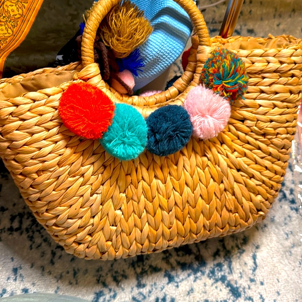 Straw Pom Pom Bag